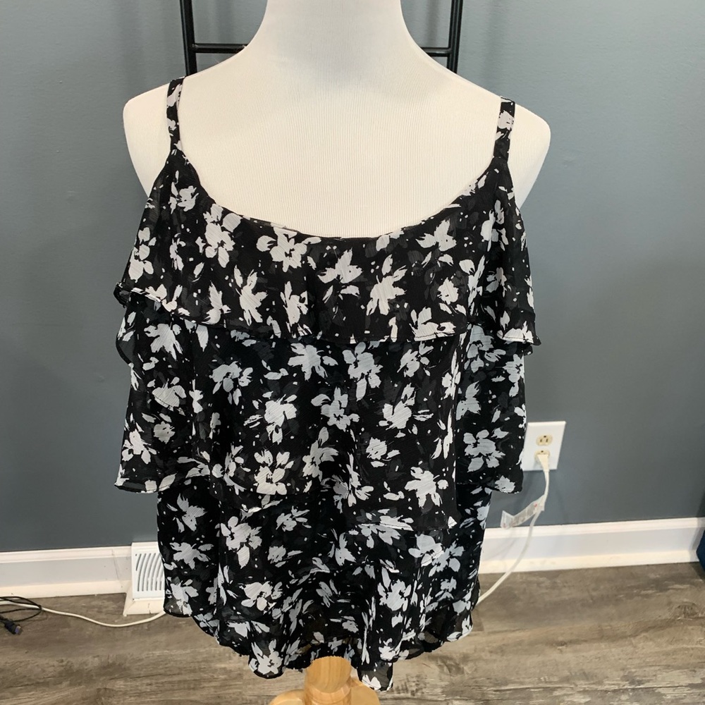 Torrid Ruffle Black and White Flower Tank